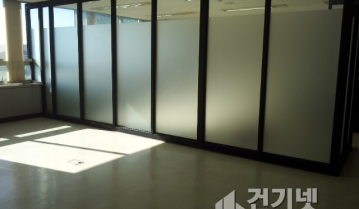 안녕하세요, 건기넷입니다.저희 건기넷은 인천광역시 연수구 송도동에 위치한 사무실의 철거 공사를 진행했습니다.해당 사..