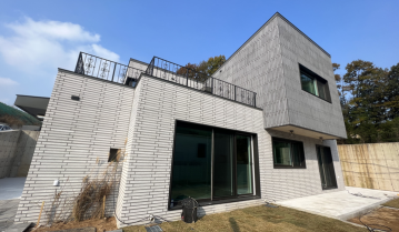 안녕하세요, 건기넷입니다. 우리는 용인 지역의 전원주택 건축에 특화된 전문 업체로서, 고객님의 꿈을 현실로 만들기 ..