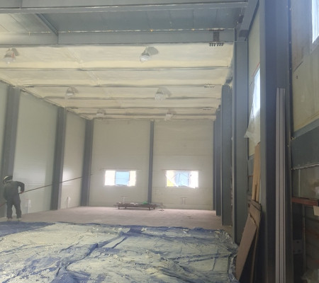 이천 창고 경질우레탄폼 단열 시공 – 평데크 천장 완벽 단열로 냉난방비 절감!